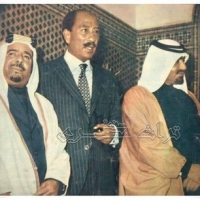 الامير الراحل و الشيخ خليفة بن حمد ال ثاني و الرئيس السادات