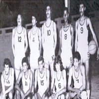 فريق كرة السلة بنادي النسور عام 1976 م