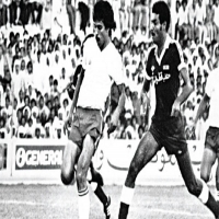 فؤاد بوشقر يتخطى سلمان الماس في مباراة البحرين و قطر عام 1979م