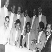 لاعبي المنتخب العسكري البحريني خلال معسكرهم في مصر عام1975م