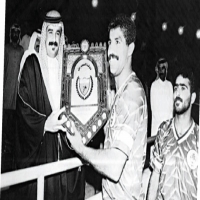 الشيخ محمد بن عيسى ال خليفة يتوج فريق جدحفص ببطولة دوري الدرجة الاولى للموسم الرياضي 89 - 90