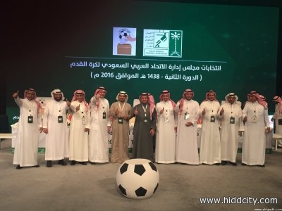 عادل عزت رئيساً لاتحاد كرة القدم حتى 2021